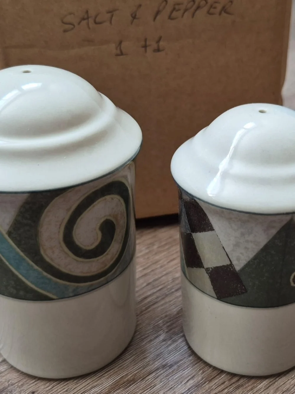 Cream Ceramic Salt and Pepper Shaker Set with Geometric Accent